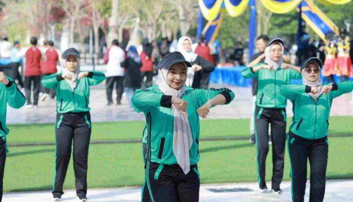 Dies Natalis UNAIR ke-70, Civitas Academica Beradu Kreasi di Lomba Senam Bugar