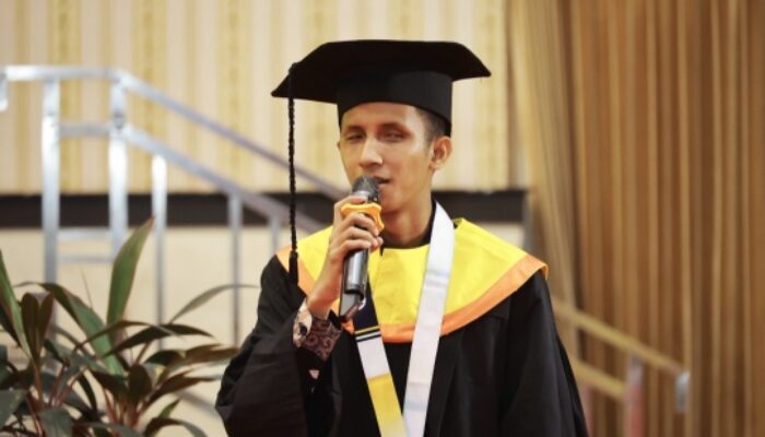 Mahasiswa Tunanetra Pertama UNAIR raih Gelar S2 Kebijakan Publik