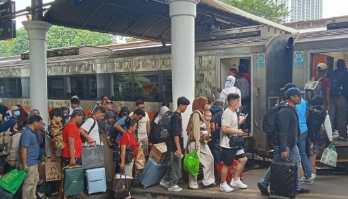 Tiket Kereta Api Februari 2025 Sudah Tersedia di KAI Daop 8 Surabaya
