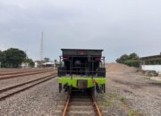Percepat Normalisasi Jalur KA di Grobogan, Daop 8 Kirim Batu Ballast ke Lokasi
