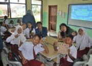 Mahasiswa KKN UNAIR Kenalkan Teknologi Lewat ELECTROFUN