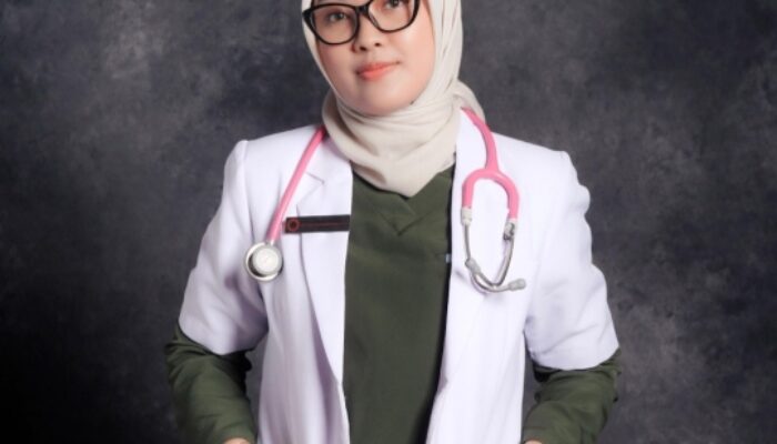 Kisah Anin, Nakes Pertama di Keluarga