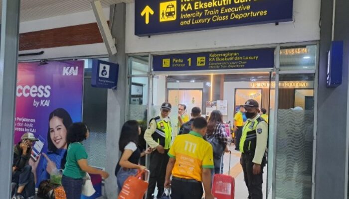 Tiket Kereta Api Lebaran di Daop 8 Surabaya Laris Manis