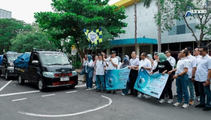 UNAIR Gelar Distribusi Paket Berkah Ramadan untuk Masyarakat Terdampak