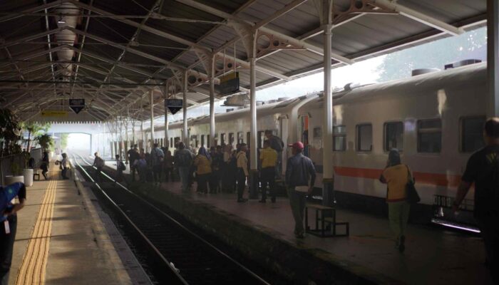 Pengguna Commuter Line Surabaya Tembus 8,3 Juta