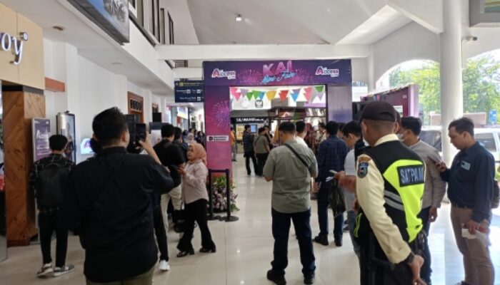 KAI Daop 8 Surabaya Hadirkan Layanan Tiket Fleksibel dan Gelar Mini Fair