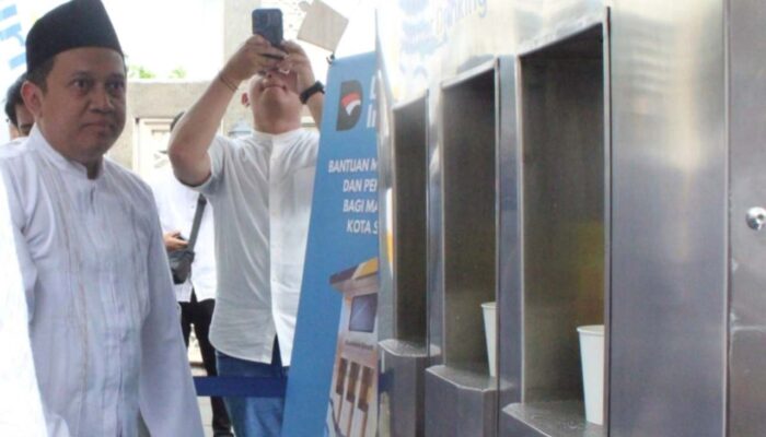 ITS dan Bank Mandiri Hadirkan Teknologi Pemurnian Air di Sunan Ampel, Layani 120 Ribu Peziarah