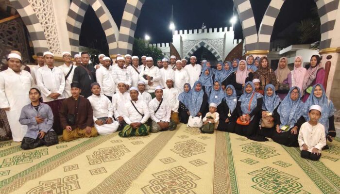 Majelis Ar-Rohimin Tutup Safari Ramadan di Solo, Tarawih Bersama Habib Syech Assegaf