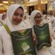 Khofifah dan Eri Cahyadi Hadiri Wisuda 866 Santri Al-Qur’an Khadijah Surabaya