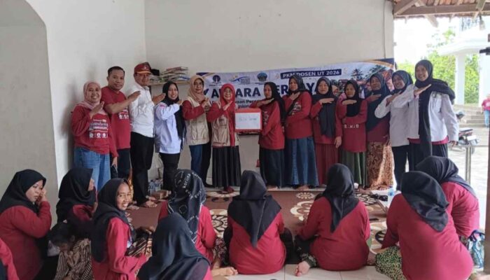 UT Surabaya Perkuat Literasi Perempuan Bangkalan Lewat Program Aksara Berdaya Berbasis Budaya Madura