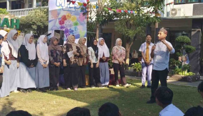 Pentas Seni Akhiri MPLS SMA Khadijah Surabaya, Literasi Digital Jadi Bekal Siswa Baru