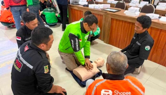 Polres Mojokerto Kota Bekali Driver Ojek Online Keterampilan PPGD untuk Penyelamat di Jalan