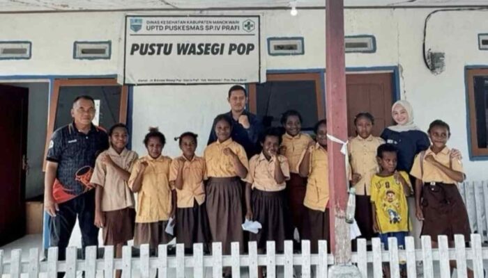 Tim Ekspedisi Patriot UNAIR Berikan Edukasi PHBS dan Pemeriksaan Kesehatan di Papua Barat
