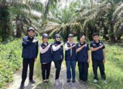 Tim Ekspedisi Patriot UNAIR Manfaatkan Pelepah Sawit Jadi Pakan Sapi
