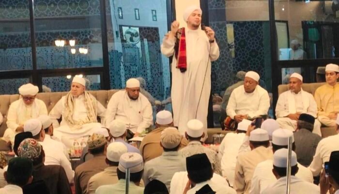 Peringatan Maulid Majelis Ar-Rohimin Surabaya, Habib Jindan Sampaikan Pesan Keteladanan Nabi Muhammad SAW