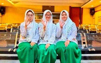 SMA Khadijah Surabaya Apresiasi Tiga Hafidzah dengan Beasiswa Pendidikan 100 Persen