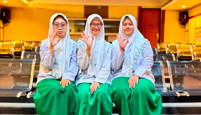 SMA Khadijah Surabaya Apresiasi Tiga Hafidzah dengan Beasiswa Pendidikan 100 Persen