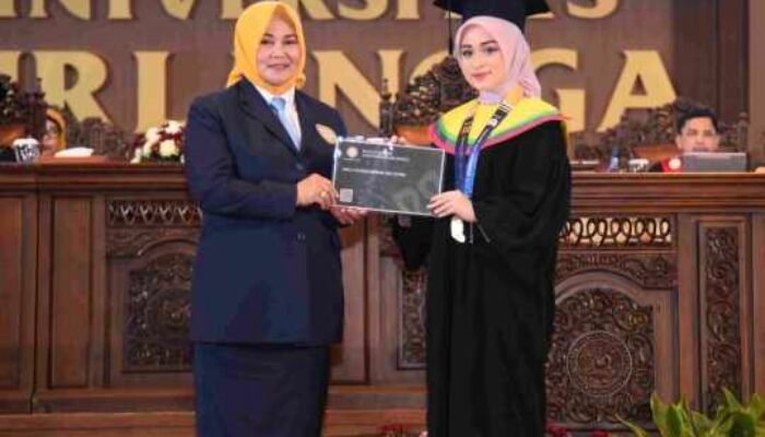 UNAIR Kukuhkan 937 Wisudawan, Alumni Diminta Jaga Semangat Excellence with Morality