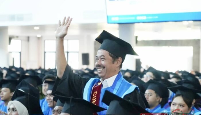 Usia Bukan Penghalang, Abdul Ghofur Tuntaskan S3 Ilmu Kelautan di ITS