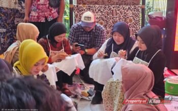 Hari Batik Nasional 2026, KAI Daop 8 Gandeng UMKM Gelar Edukasi Membatik