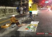Mengais Rezeki di Usia Senja, Munawar Bertahan Jualan di Jalanan Surabaya