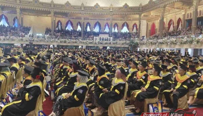 Wisuda 1.351 Lulusan, UT Surabaya Soroti Tantangan Dunia Kerja Era Digital