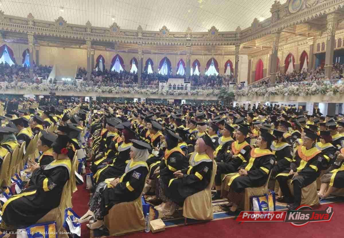 Wisuda UT Surabaya